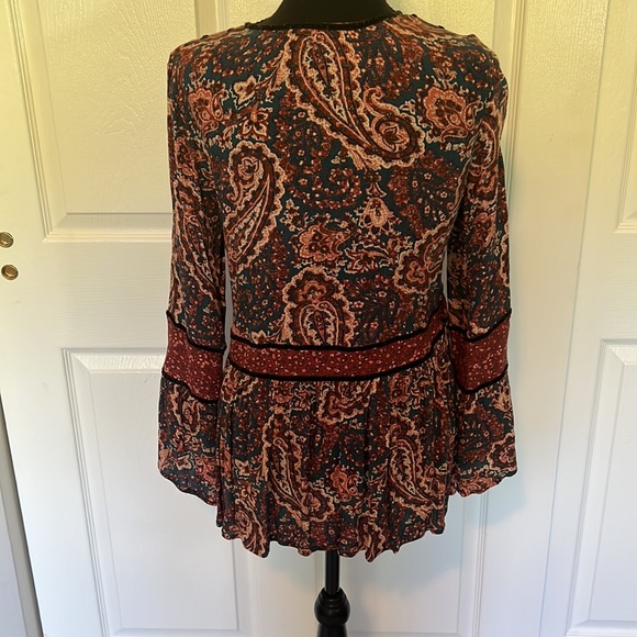 American Eagle boho floral & paisley blouse- tassel ties & bell sleeves size M - Picture 7 of 10